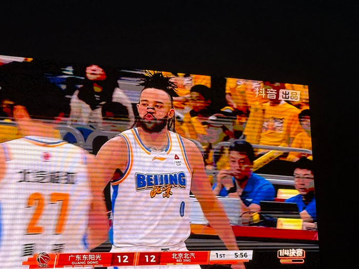 九游娱乐-湖人名宿首钢园表演勾手|季后赛|洛杉矶湖人队|nba|首钢滑雪大跳台|北京北汽队_新浪体育_新浪新闻